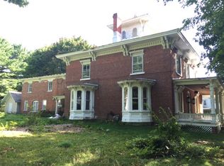 68 Oak St, Champlain, NY 12919
