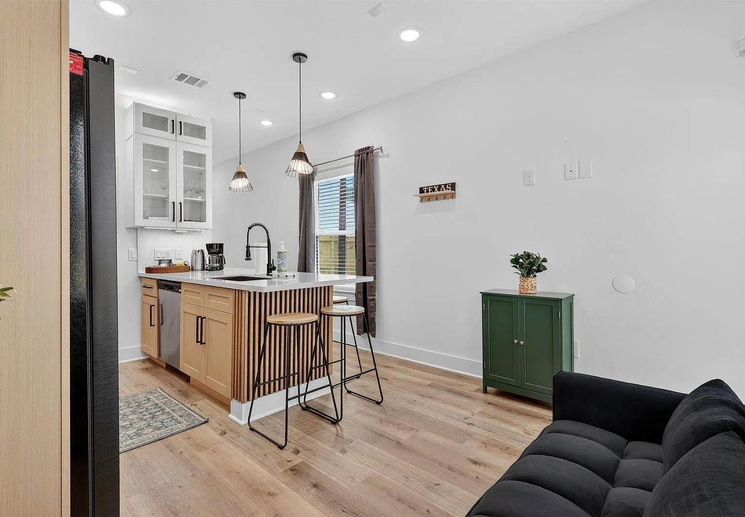 2 bed, 1.5 bath, $2,600 — Photo 3