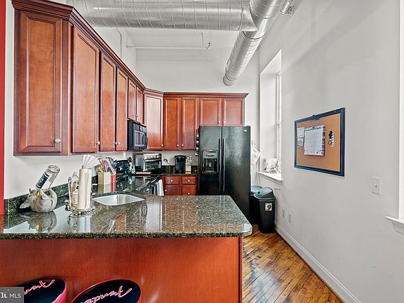 3rd image of 541 Washington Ave APT 303