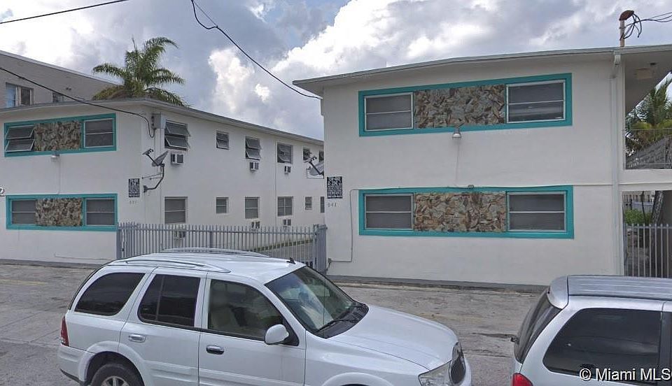 2nd image of 941 SW 5th St APT 3