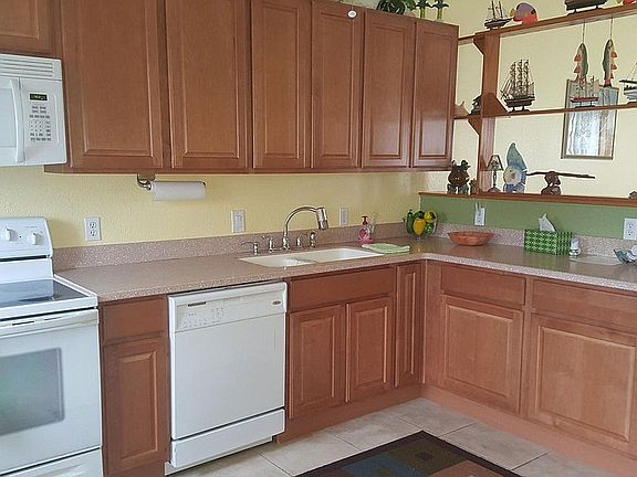 4th image of 203 Ocean Park Ln #203