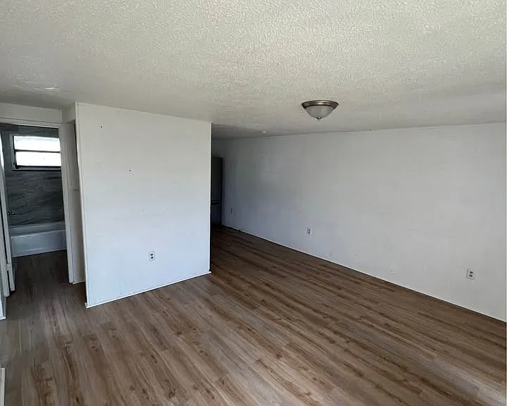 400 11th St W #412-C — Photo 6
