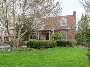 26100 York Rd, Huntington Woods, MI 48070