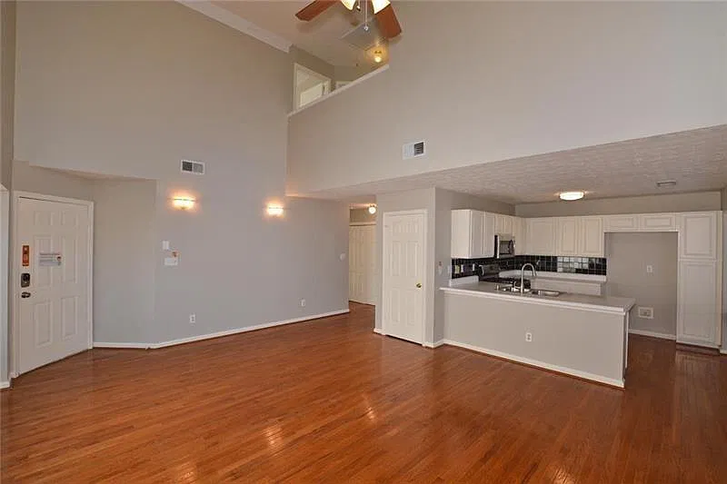 3 bed, 2.0 bath, 1618 sqft, $1,900 — Photo 3