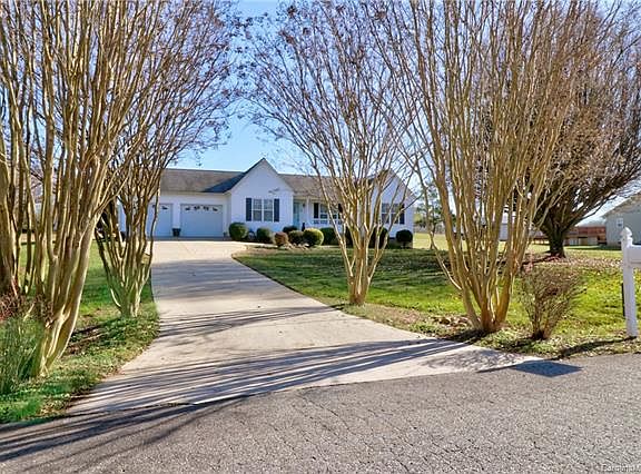 2nd image of 114 Pinkney Ln