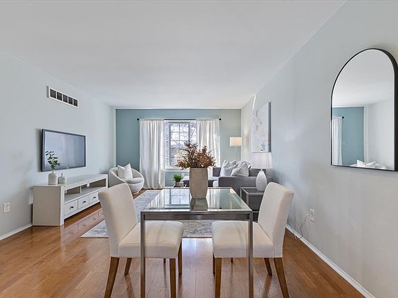 2nd image of 1150 Catalpa Dr APT 203