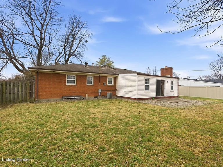 2403 Silverbrook Ave — Photo 33