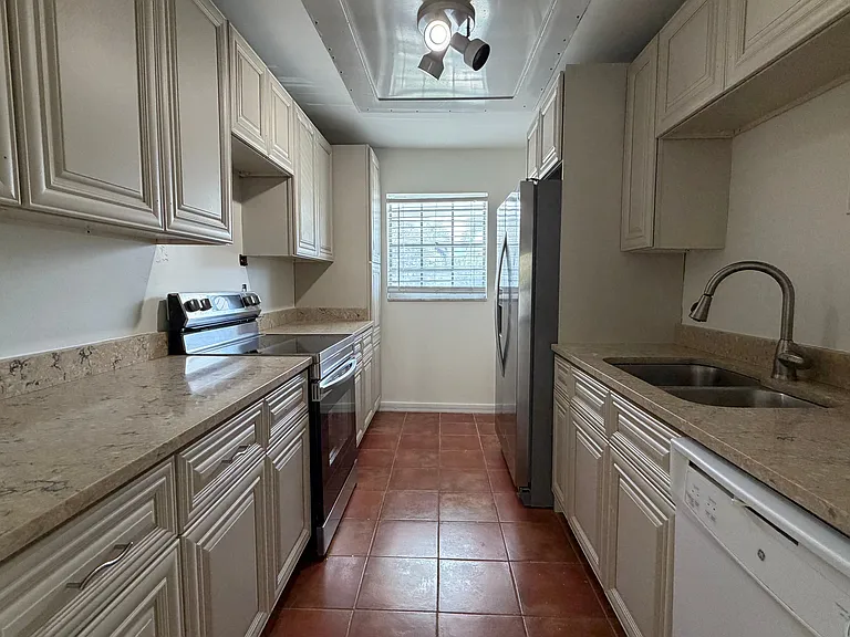 4900 Biscayne Dr #MAIN — Photo 3