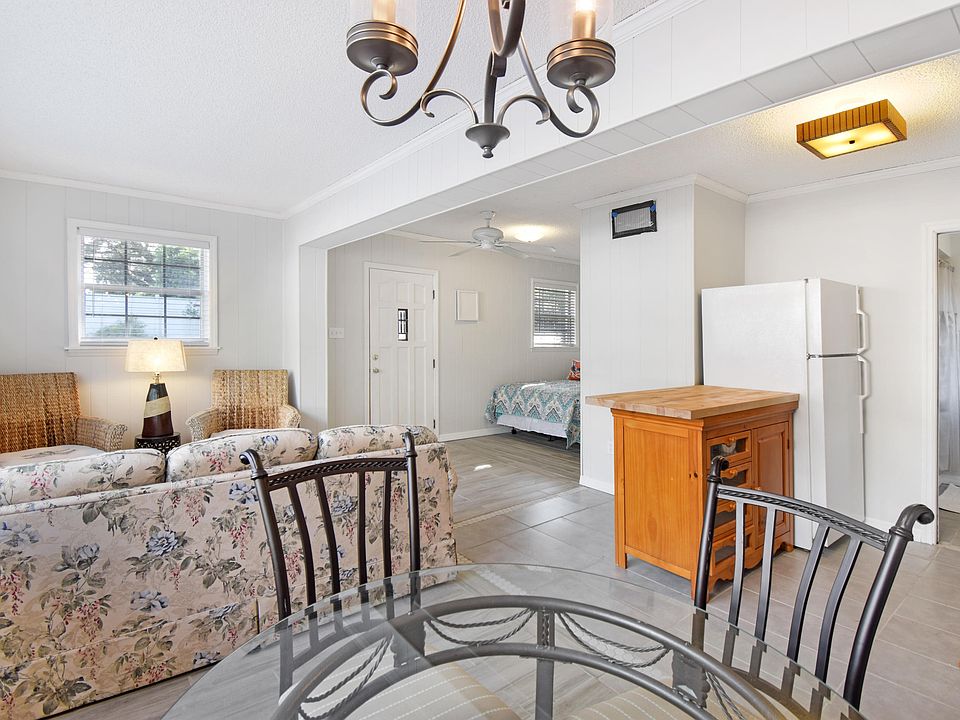 1st image of 428 Poinsettia Ave