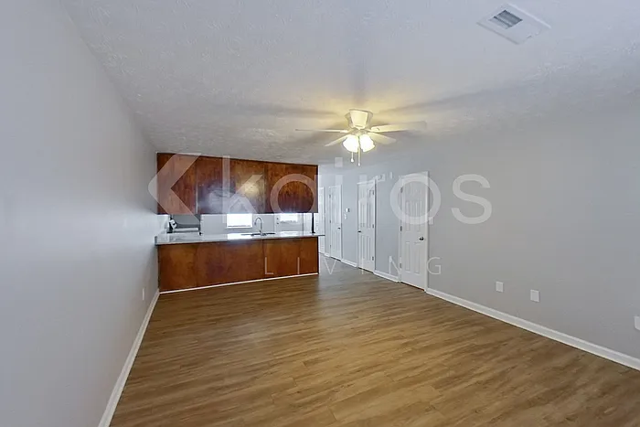 168 Deer Pkwy — Photo 3