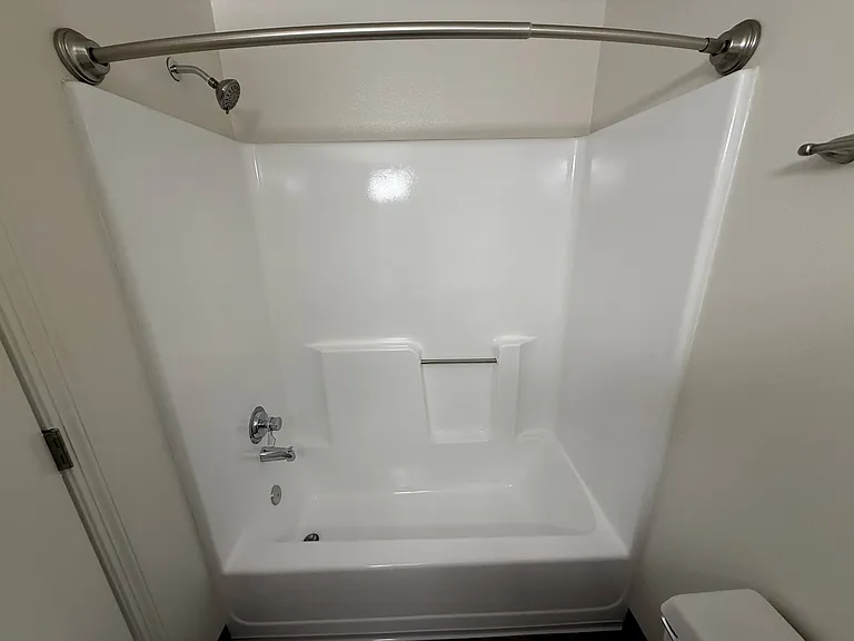 London Pointe Apartments — Photo 17
