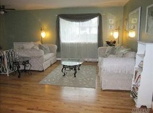 10 Debbie Ln, East Patchogue, NY 11772
