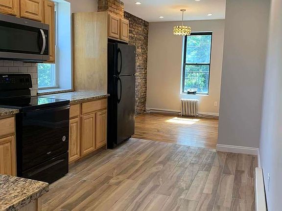 2nd image of 1130 Bergen St #4L
