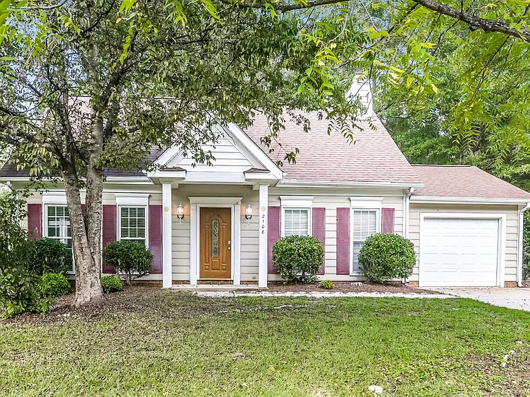 2108 David Earl Dr — Photo 1