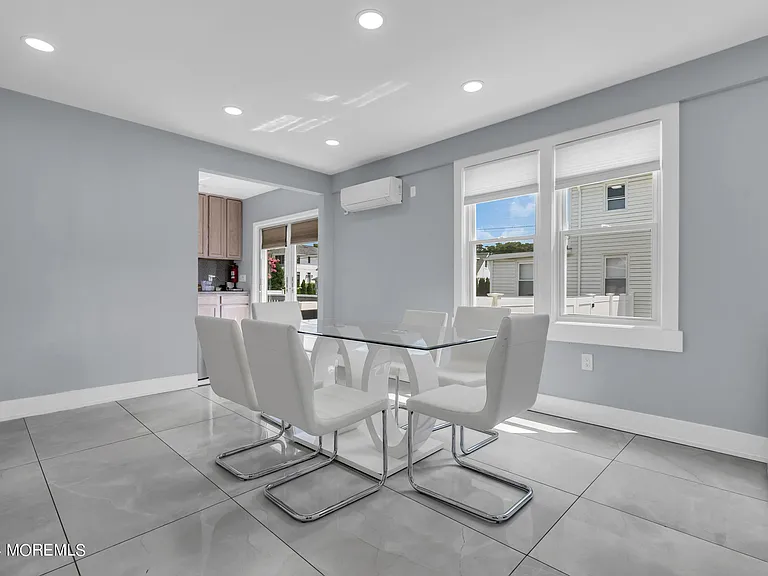 325 Roosevelt Ave — Photo 15