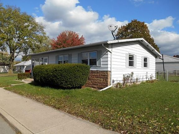 2nd image of 722 Laurel St