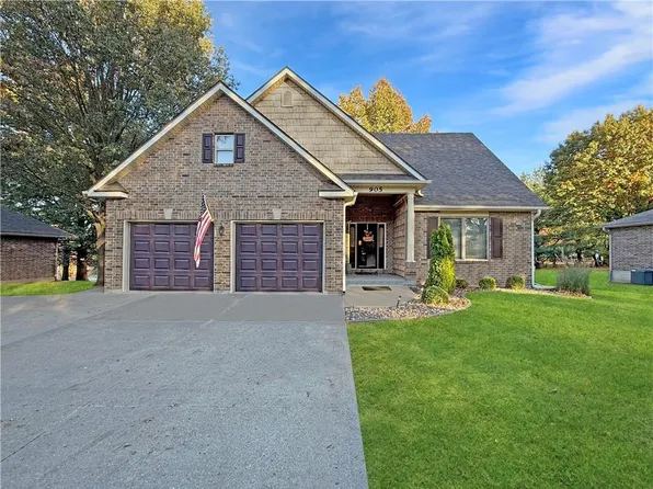 905 Elm St, Higginsville, MO 64037