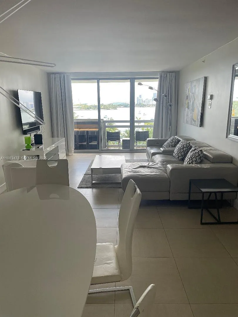 2 bed, 1087 sqft, $6,000 — Photo 4