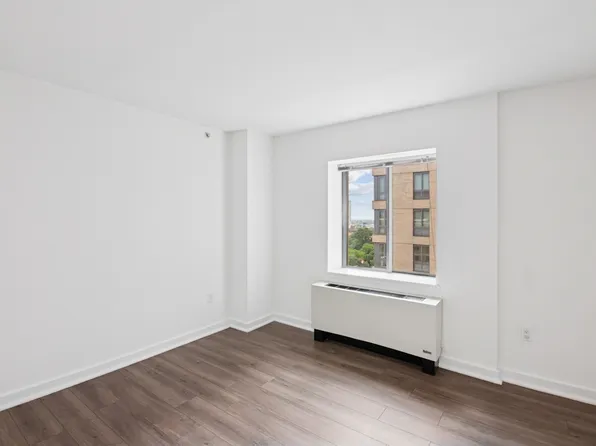 153-30 89th Avenue image 2 of 19