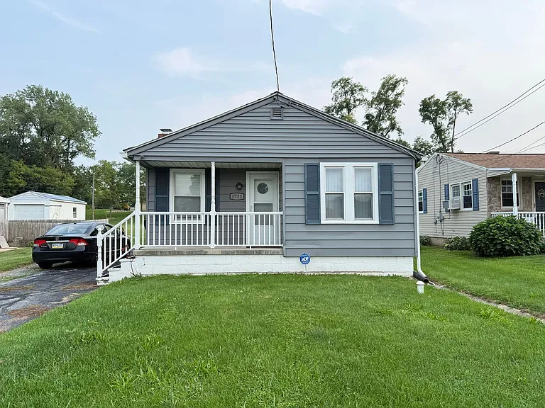 1722 Walnut St — Photo 1