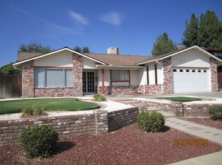 880 Redwood Ln, Lemoore, CA 93245