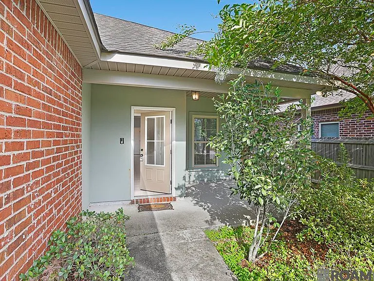 18317 Sunset Park Dr — Photo 3
