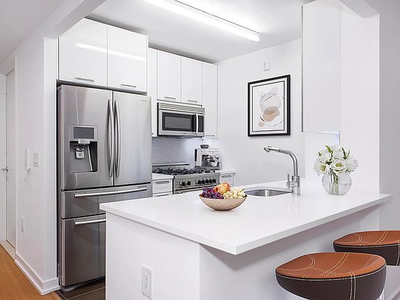 2nd image of 227 W 77th St APT 12C