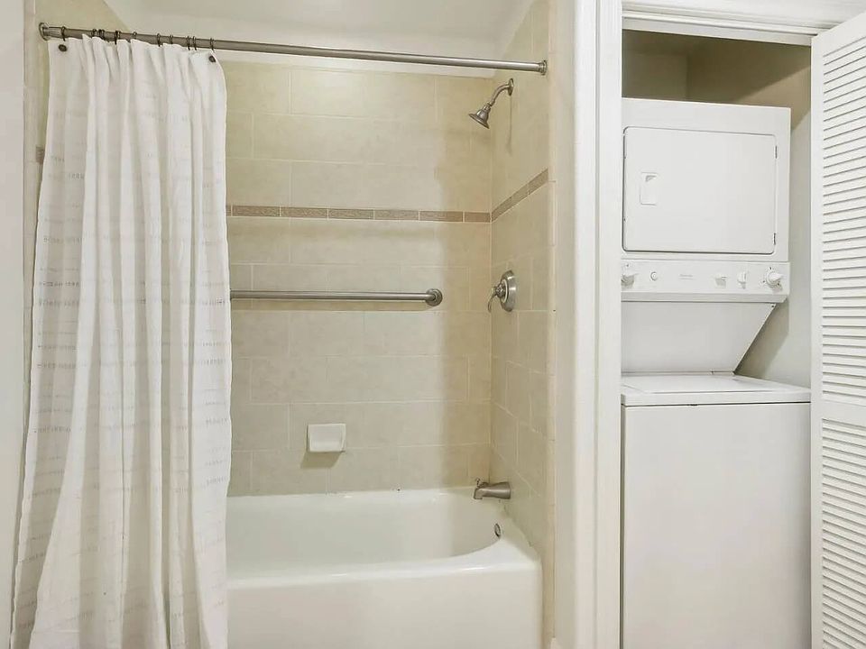 1st image of 633 Elm St APT 102