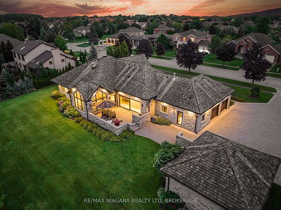 3rd image of 3551 Cardinal Dr