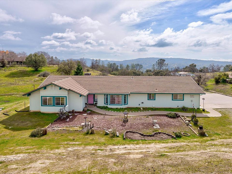 1st image of 40360 Lilley Mountain Dr