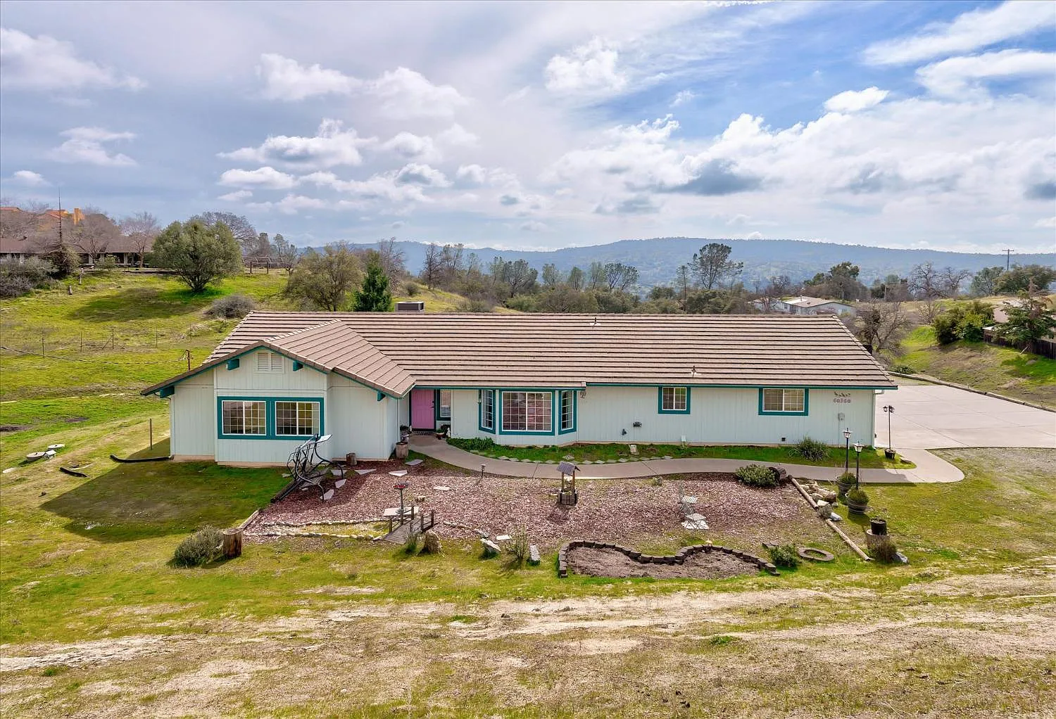 40360 Lilley Mountain Dr photo 1