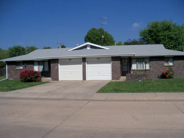 605 N Humbolt Ave — Photo 1