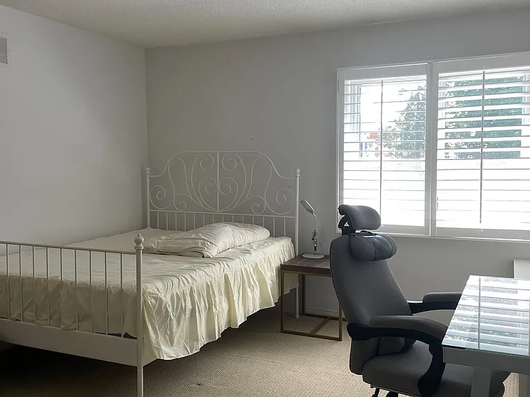 4072 Colonial Dr — Photo 8