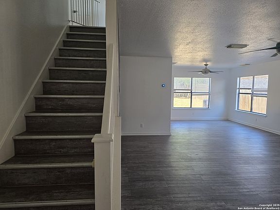 4th image of 8151 Cantura Mills