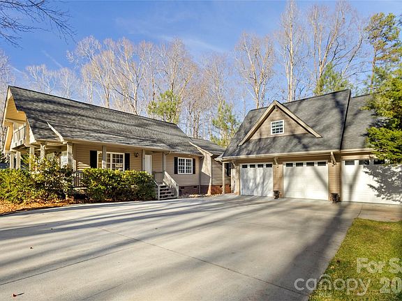 2nd image of 111 Lake Rd