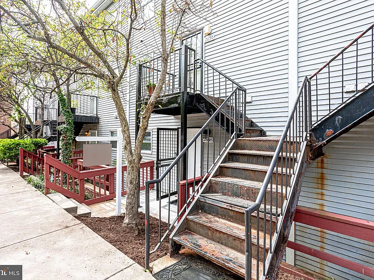 2648 Bowen Rd SE — Photo 2