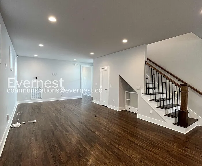 336 Queen Ave — Photo 7
