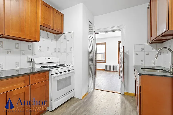 Rented by Anchor Associates | media 4