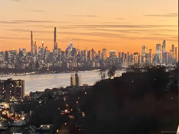 3 Horizon Rd APT 1004, Fort Lee, NJ 07024