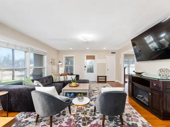 514 S Mesquite St, Arlington, TX 76010