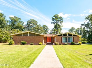 1375 Oakview Rd, Williamston, NC 27892