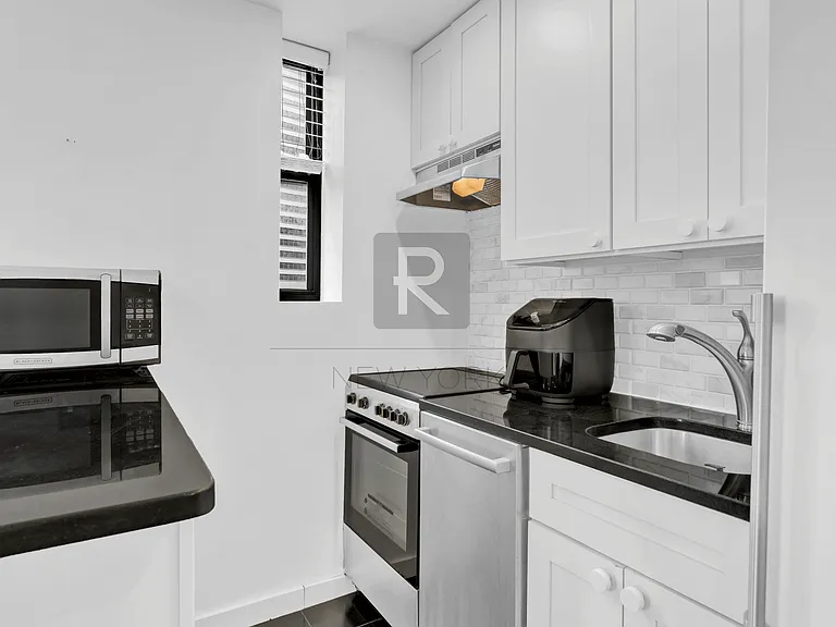 150 W 51st St #1919 — Photo 6