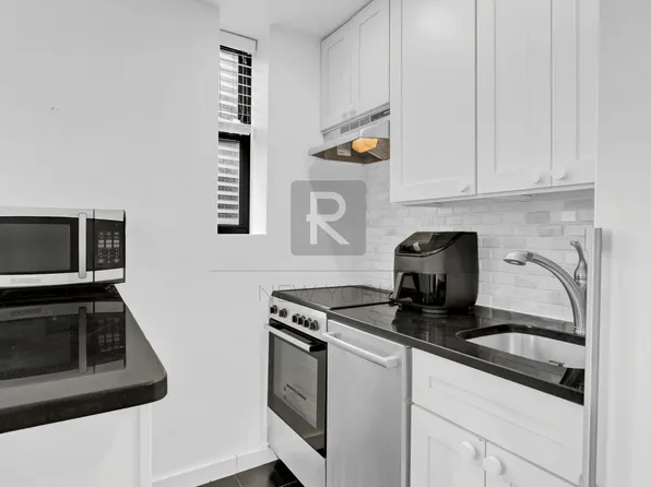 150 West 51st Street image 4 of 12