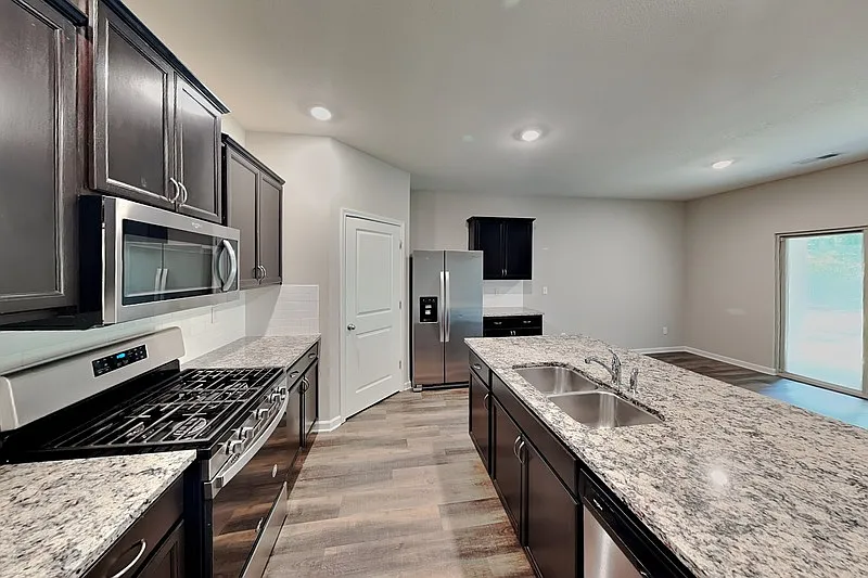 4 bed, 2.0 bath, 1774 sqft, $2,199 — Photo 4