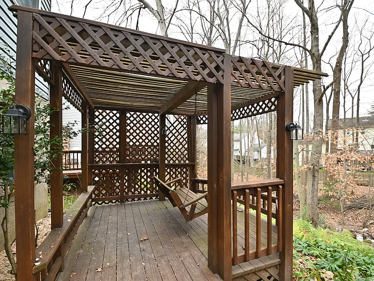 7775 Newington Woods Dr — Photo 24