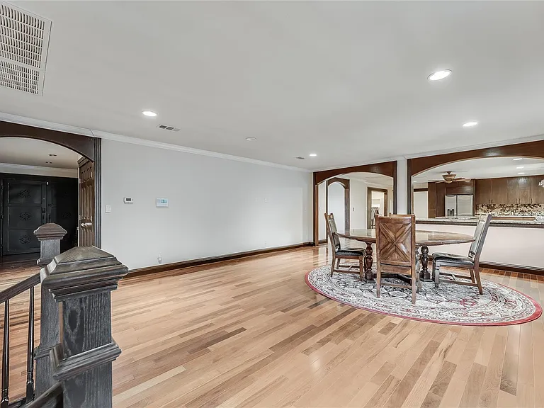 4900 Balcones Dr — Photo 17