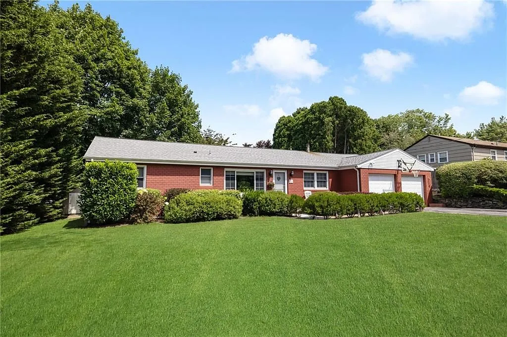 3 bed, 2.0 bath, 1802 sqft, $3,500 — Photo 1