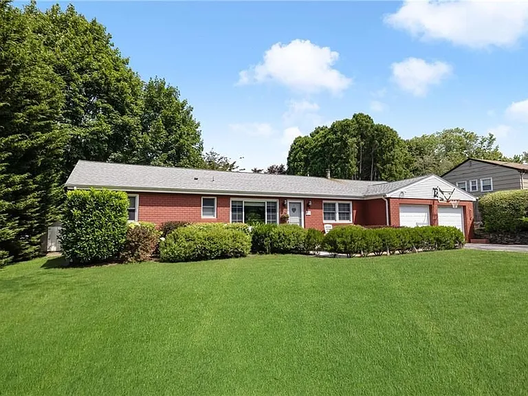 288 Green End Ave — Photo 1