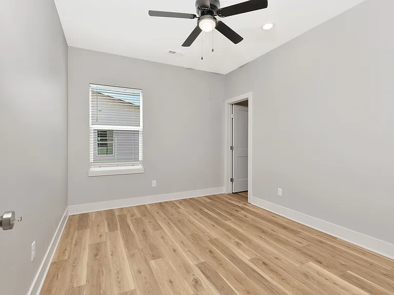 1102 SE 10th Ter — Photo 22