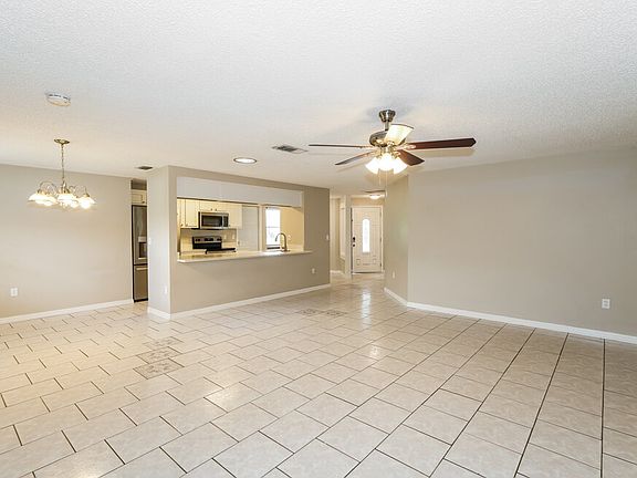 4th image of 412 Lakeview Dr